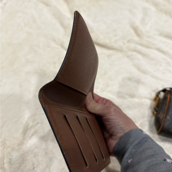 Louis Vuitton checkbook cover/credit card holder - Picture 6 of 9